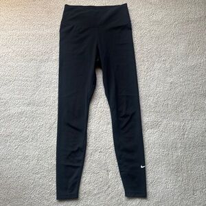 Nike Essential Black Leggings